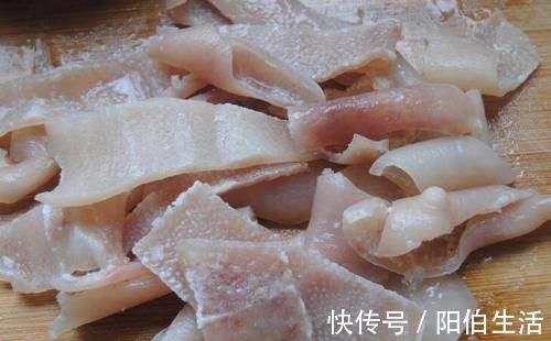 冬天，宁可不吃猪肉，也要吃它，锅中一焖鲜嫩筋道Q弹，比吃肉香