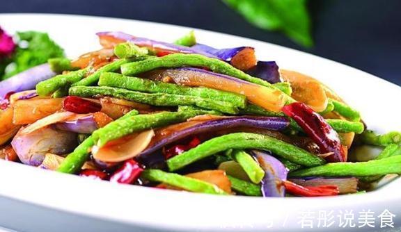 用茄子和鱼肉做出的鱼香茄饼，色泽鲜亮味道好极了