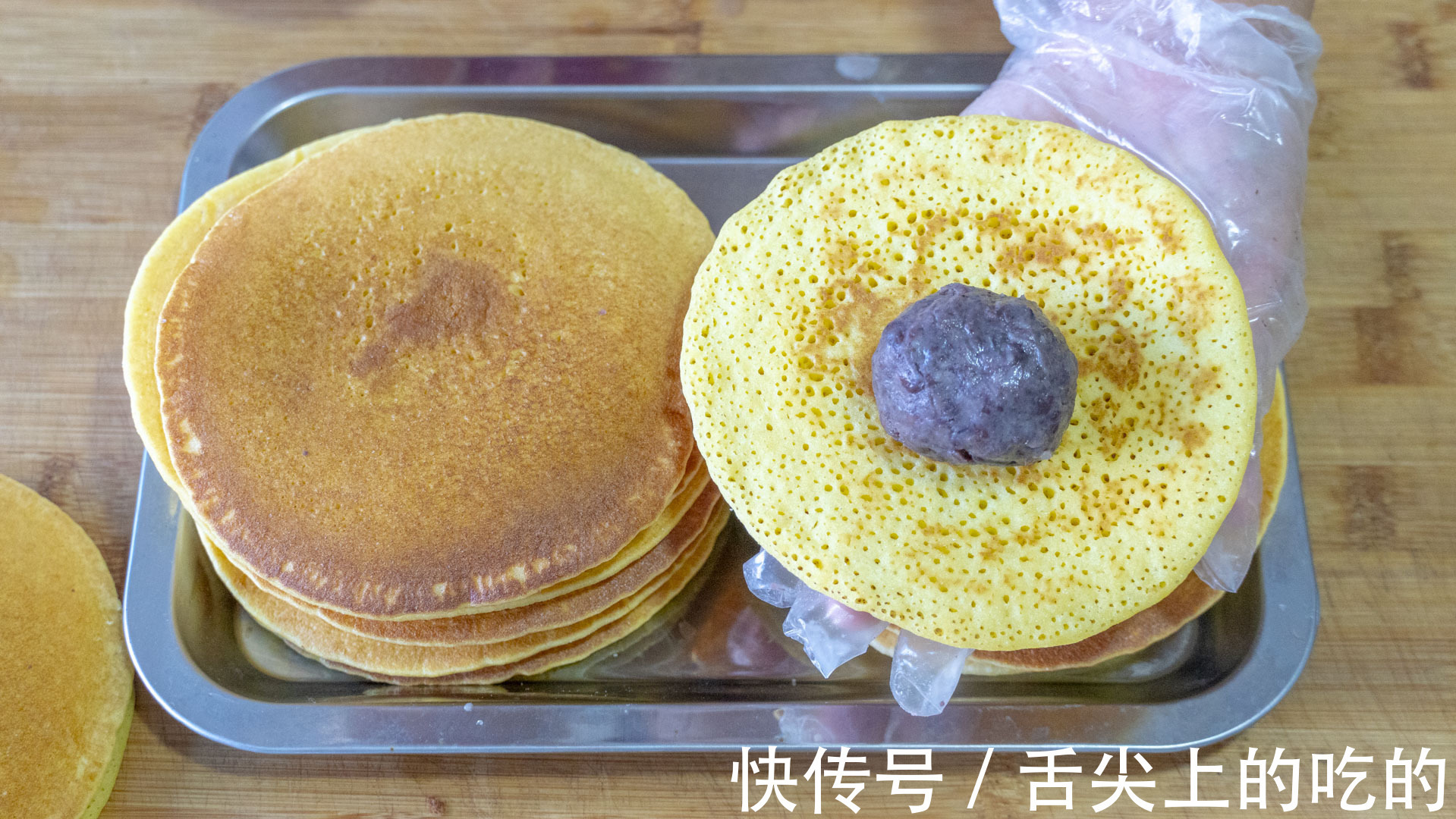 玉米面这样做，比蛋糕还好吃，柔软香甜，简单几步，2分钟出锅