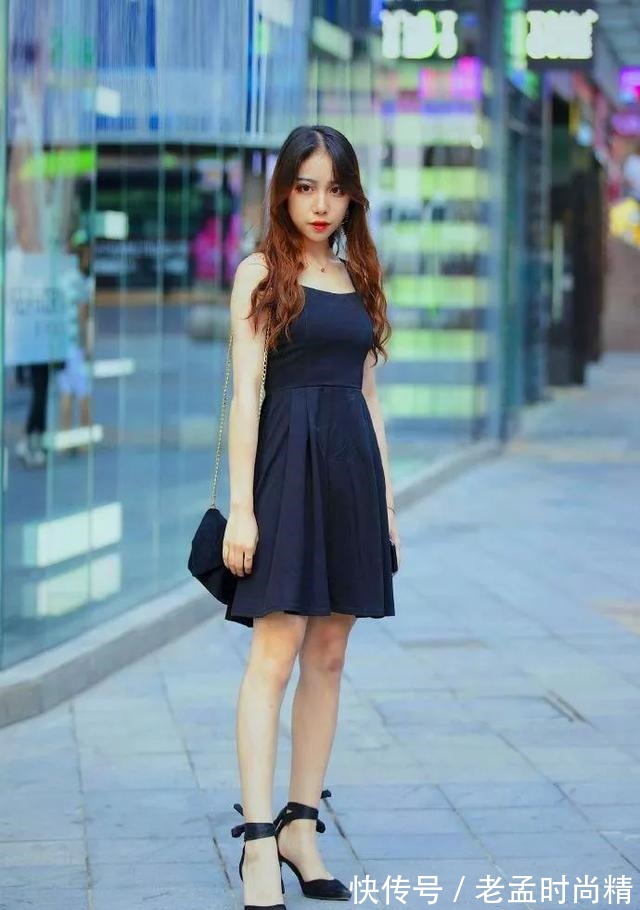 气质|高跟鞋搭配连衣裙，穿出女性的优雅气质，显得精致又时尚
