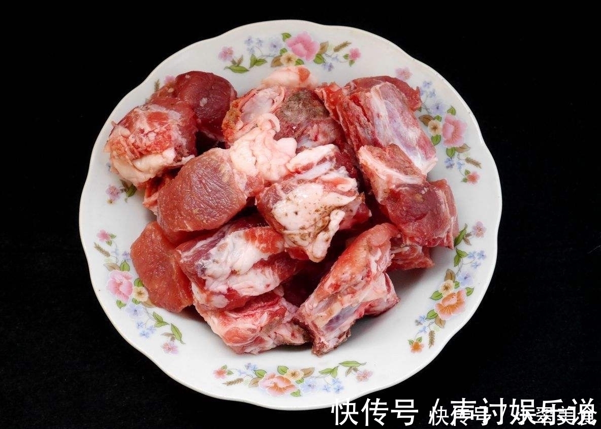 红酒|炖排骨时，不要直接加水炖，加点“它”，排骨香气四溢，鲜嫩多汁