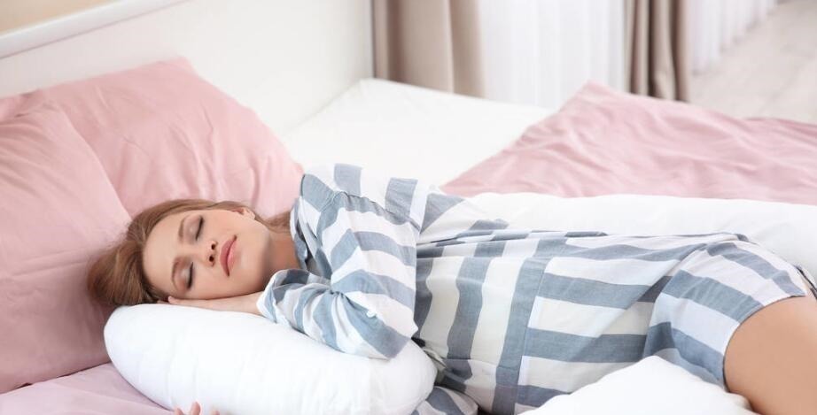 孕晚期|孕晚期只能左侧睡?盲目坚持会害了娃,这样睡对胎儿有好处