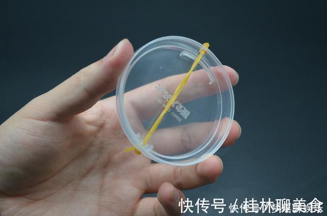 涨知识|八宝粥盖子不要扔,放在厨房特别实用,一年能省不少钱,涨知识了