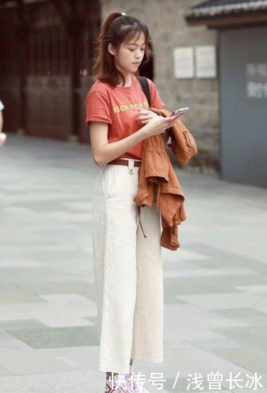 路人街拍:貌美肤白的小姐姐,秀出青春活力范,靓丽又迷人