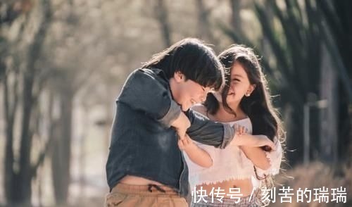 家长|我潜伏进五年级孩子的聊天群,聊的内容很社会,家长绝对想不到