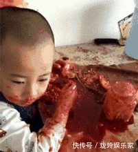 熊孩子|妈妈短暂离开上厕所，再回来“天都要塌了”，妈妈亲生的不能扔