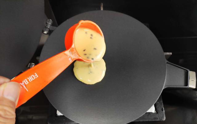  霍霍光|家里有玉米面的赶紧翻出来，跟我一起做这个嘎巴脆的小薄饼吃