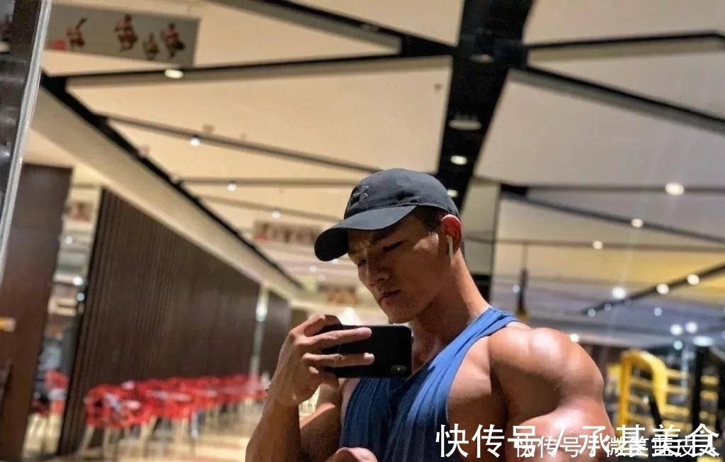 湿身照|92年肌肉猛男因淋浴湿身照走红,这个肌肉什么水平