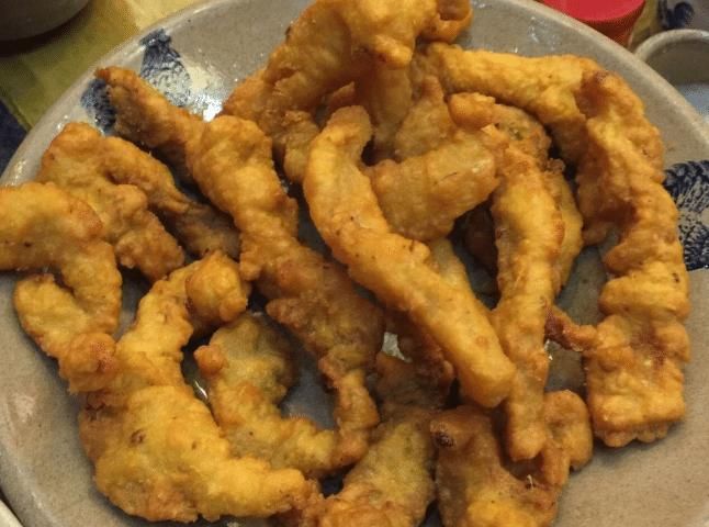 在家做炸酥肉，大厨教你这一招，酥肉金黄酥脆，放再久不回潮