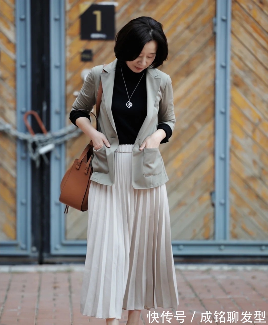 安全区|五十多岁的女人,要学会这三种搭配技巧,即使没有高颜值也很出彩