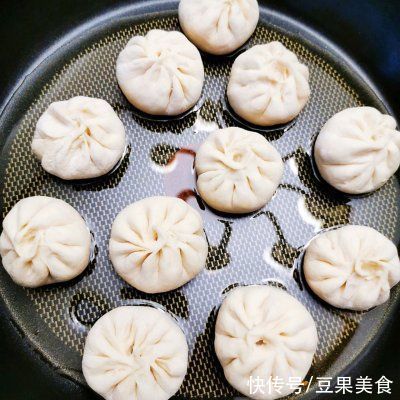 口感轻盈最适合神仙小姐姐的鲜虾生煎包子