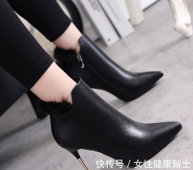 欧美 细跟尖头马丁靴,明星们都离不开,穿出自信和高贵的气质!