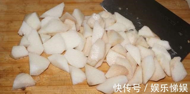 山药多糖|黄芪是平民补品,但不要单独泡水喝了,跟3种食物搭配不上火