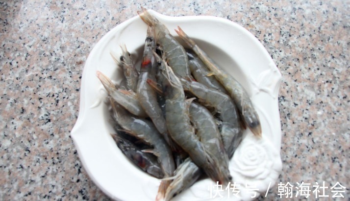 色泽|鲜嫩好吃的红焖大虾,色泽亮丽,鲜嫩微甜,大人小孩都爱吃