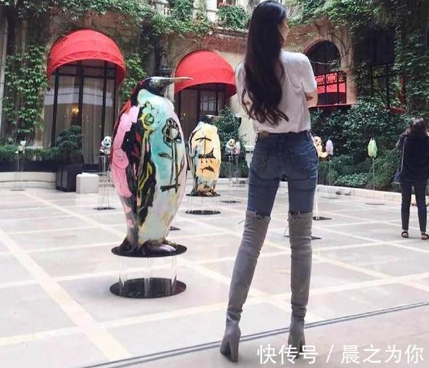 舒适 时尚穿搭:苗条好看的牛仔裤美女,青春时尚,提升自信美!