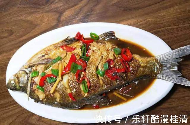 鲢鱼|家常酱炖鲢鱼，酱香四溢鲜美下饭，快来和小编一起学着做一回吧