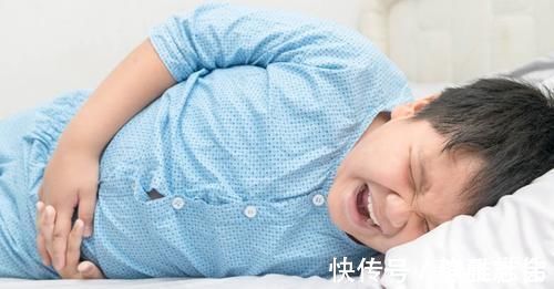 睡着|15岁男孩的身高像“小学生”,跟睡觉后的这一习惯有关,别忽视