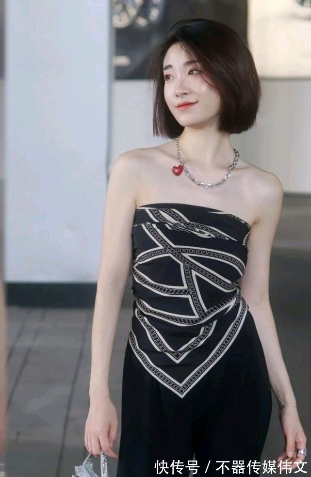 时尚博主 敢穿太重要了,大胆尝试不一样的穿搭风格,演绎美丽的视觉盛宴