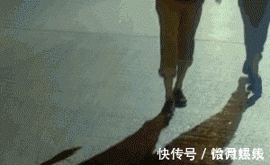 球鞋 “常在街头混, 哪有不撞鞋! 我78岁了也穿AJ1, 小伙子你呢 ”!