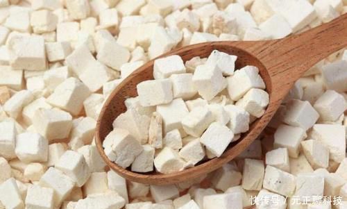 黄芪加此物泡水喝,祛湿排寒,或许肝肾都会感谢你,早知早受益