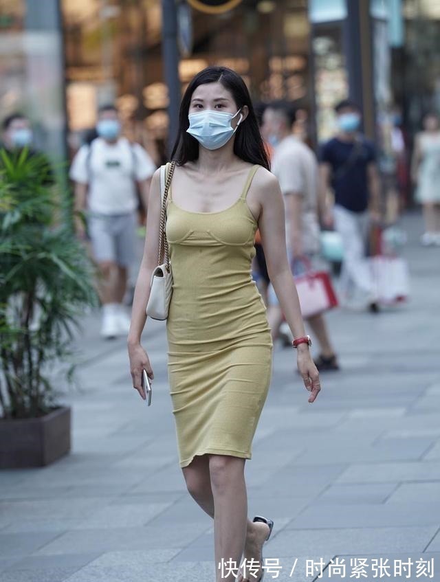 吊肩 针织吊肩青芒皱褶束腰连衣裙,展现时尚大方气息!