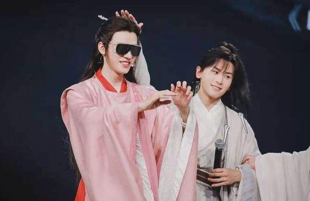 一场演唱会让龚俊张哲瀚无所遁形,粉丝消耗偶像热度还不自知