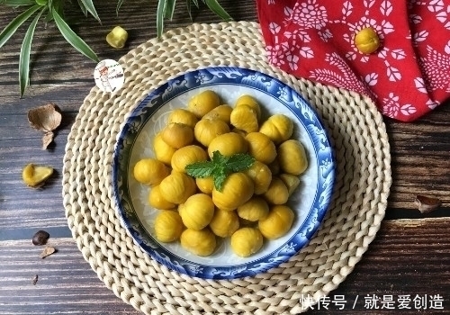 秋天|剥板栗不用手抠,用这种方法剥的真快,干净完整还不伤手,特轻松