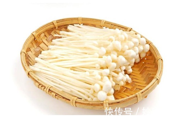 买金针菇，是选白色的还是黄色的老农民告诉你，别再买错了