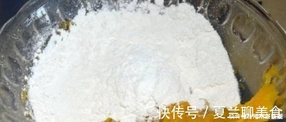 南瓜馒头|做南瓜饼粘手到崩溃别只会加糯米粉，多加点它，好看好吃不粘手