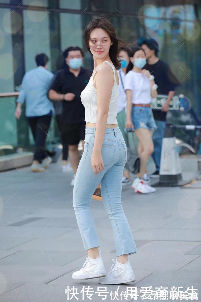 牛角|白色牛角纽扣背心,精致独特,符合自己的气质