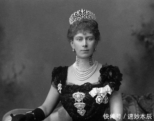 望尘莫及|她是世上坐拥珠宝最多的女人,一颗珍珠值2亿,英女王也望尘莫及