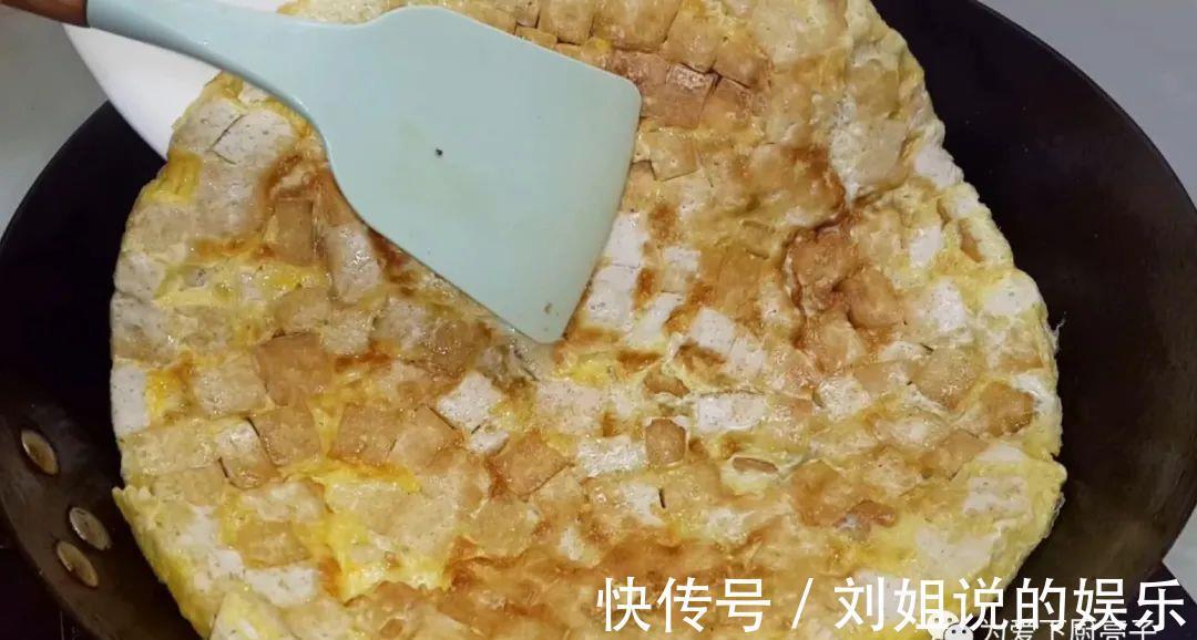 肉末豆腐煎饼|豆腐鸡蛋饼做法,锅里一焖,比吃红烧肉还香,上桌连汤子都不剩