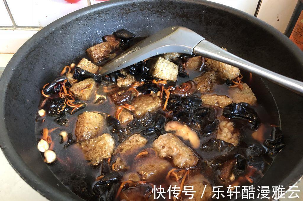 名菜|上海名菜四喜烤麸,劲道可口,一口下去满满的全是酱汁,超香