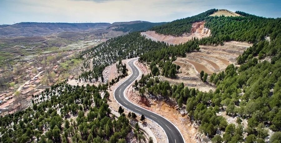 陶渊明|安丘一条公路，地势高险，路旁风景清新美丽，知道的人却很少