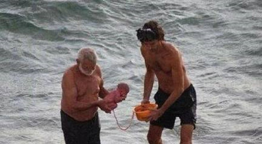 妈妈|海里游个泳就把娃生了,这位妈妈让网友感叹,水中分娩可以很美好