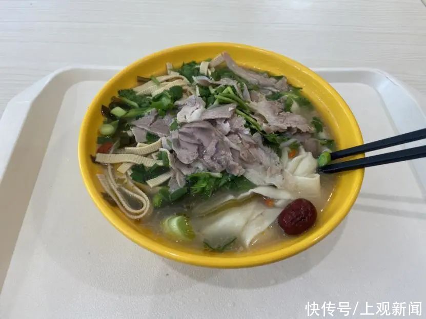 东东带你打卡东航食堂，有没有馋哭呢？