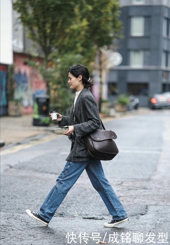 春天长靴已经“失宠”了？今年这几款帆布鞋超火，时尚百搭又减龄