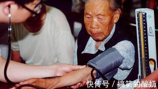 早上起床|患高血压后,晨起这些行为赶紧改掉,当心血压飙升