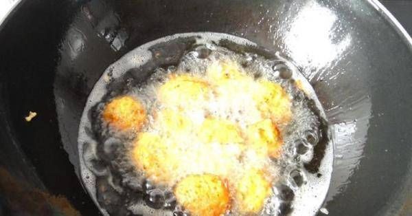 炸萝卜丸子,不要只用面粉和胡萝卜再加上这种,丸子就更香了