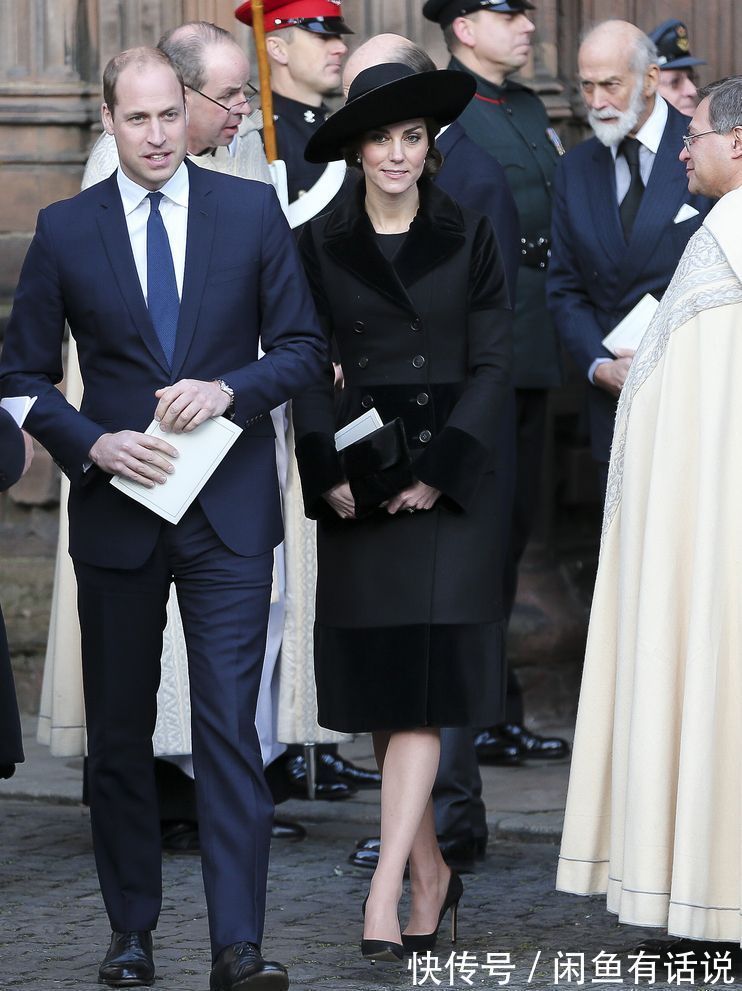 穿搭 凯特妹妹比姐姐还显老,两人同穿“黑大衣”,相差2岁气质也不同