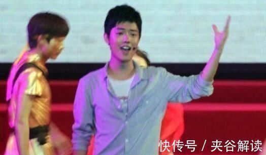 |肖战大学登报纸被扒,粉丝看到内容搞笑又骄傲,在哪里都闪闪发光