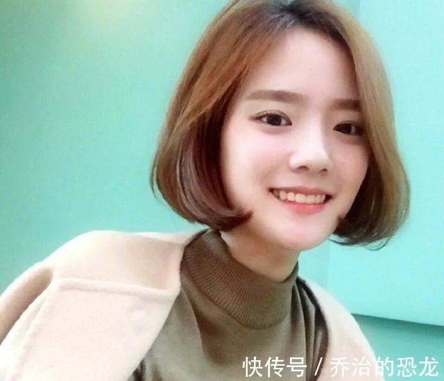 脸型 想拥有女神级偏分发型，不要忘记做这两件事，修饰脸型更有高级感！