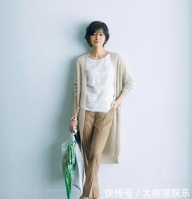 裤装 四五十岁的女人,别只会穿黑裤子!学日本主妇这样,优雅又洋气!