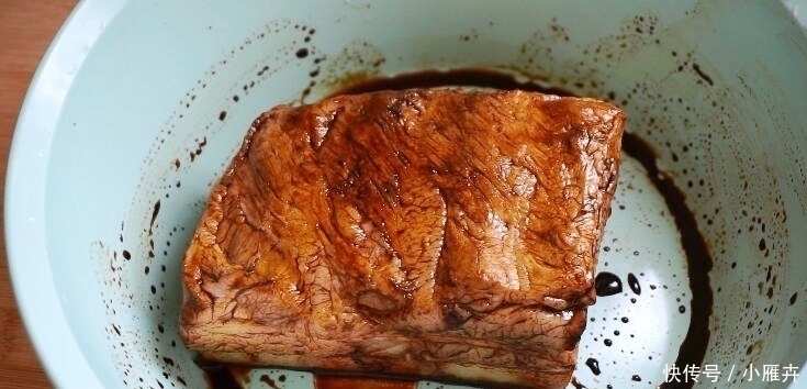  扣肉别用油炸了，教你这个新做法，我家一周吃5次，大厨都夸我