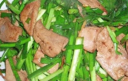 猪肝|韭菜和“它”一起炒,常给家人吃,清除血管垃圾,护肝强肾保视力