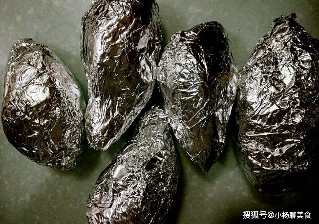 烤红薯，直接丢烤箱就错了！加点它，红薯香甜软糯，不会干巴巴