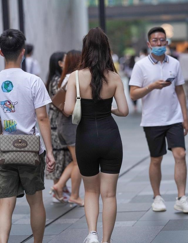 瑜伽裤 个性美观的瑜伽裤穿搭让你光彩夺人,清凉大方又显气质,精致时尚!