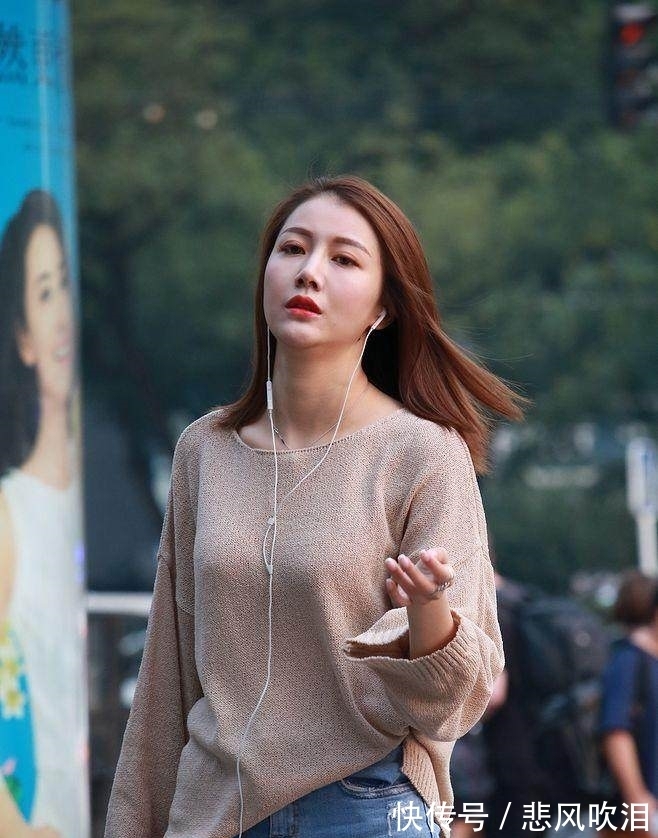 t恤|街拍：气质豹纹连衣裙，穿出女人的轻熟魅力，容易引起路人遐想！