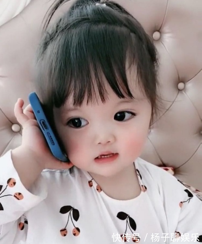 宝贝儿|四岁萌娃给爸爸打电话,两人的对话好搞笑,妈妈真是一对活宝