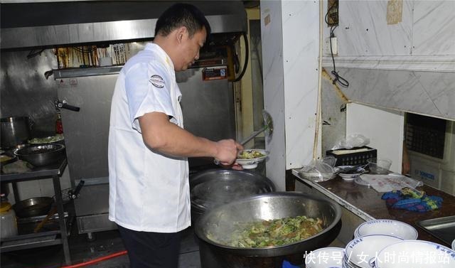 从街边摊到繁华广场店,这道特色菜火爆36年,背后亦是一路辛酸